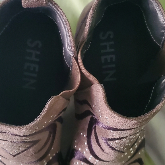 Faux leather booties with rhinestone/embroidery - Picture 2 of 4